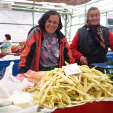 Primari cu vile facute de pe urma cireselor (donatii de la mama – vinde la taraba in piata – pietareasa)