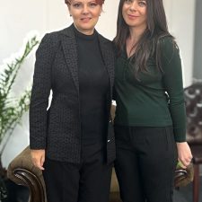 Lia Olguta Vasilescu – Pacientul PSD e bolnav si vin medicii sa-l consulte