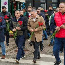 Foto Slatina – Clanul „Mireilor din Turnu Magurele” a blocat o strada si se lua de toate femeile care treceau