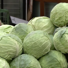 Video Alege romaneste: Varza de Rusanesti se arunca la gunoi. Strainii sunt vinovati de (dez) organizarea noastra