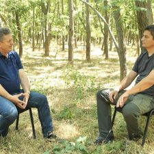 Video Spiridon Gigi – Un primar vizionar – Urzica, Olt – Paduri si perdele forestiere de salcam ar trebui infiintate in tot sudul Romaniei