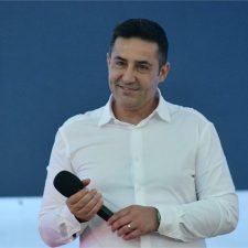 Lautarii si politica – „Olga, Manda si Jan de la Craiova”: Fratiorul nostru e, dar „Bolojan de la Oradea” nu respecta playlist-ul